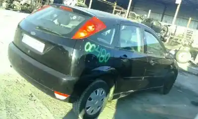 Sloopvoertuig ford focus berlina (cak) ambiente van het jaar 1999 aangedreven fyda