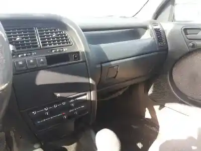 Veicolo di demolizione citroen xantia berlina dell'anno 0 alimentato g-lfy