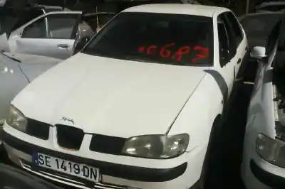 Veículo de Sucata SEAT CORDOBA BERLINA (6K2) Stella do ano 1999 alimentado AKK