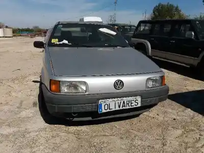Véhicule à la ferraille VOLKSWAGEN PASSAT B3/B4 (3A2, 35I) 1.8 de l'année 1989 alimenté PB