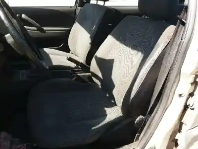 Veicolo di demolizione volkswagen passat b3/b4 (3a2, 35i) 1.8 dell'anno 1989 alimentato pb