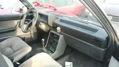 Véhicule à la ferraille renault                                            9                                                                                                                                                                                                                                                          tse                                                                                                                                                                                                                                                        de l'année 1981 alimenté c2j717