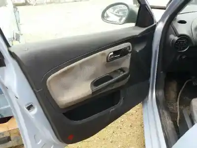 Véhicule à la ferraille seat                                               ibiza (6l1)                                                                                                                                                                                                                                                1.4 16v                                                                                                                                                                                                                                                    de l'année 2004 alimenté bby