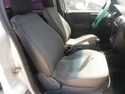 Veículo de Sucata opel combo familiar do ano 2002 alimentado y17dtl