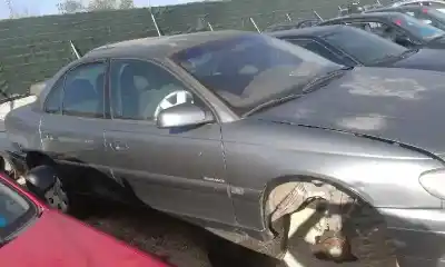 Sloopvoertuig opel omega b elegance berlina van het jaar 2001 aangedreven y25dt