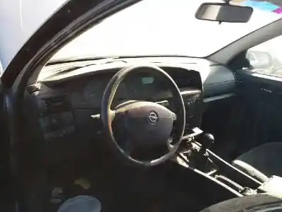 Sloopvoertuig opel omega b elegance berlina van het jaar 2001 aangedreven y25dt