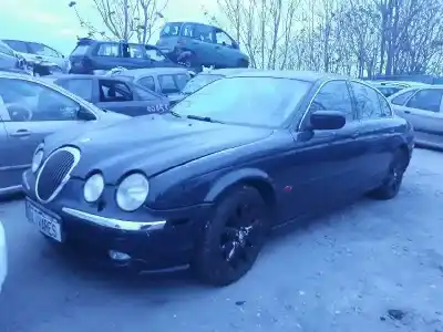 Sloopvoertuig JAGUAR                                             S-TYPE                                                                                                                                                                                                                                                     4.0 V8 32V CAT                                                                                                                                                                                                                                             van het jaar 1999 aangedreven 