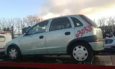 Scrapping Vehicle OPEL CORSA C 1.0 12V CAT (Z 10 XE / LW3) of the year 2002 powered Z10XE