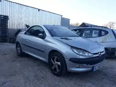 Veículo de Sucata PEUGEOT 206 CC CC do ano 2001 alimentado NFU