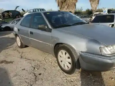 Veículo de Sucata citroen xantia berlina do ano 2001 alimentado 
