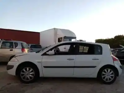 Vehículo de desguace renault megane ii berlina 5p 1.9 dci diesel fap del año 2008 con motor f9q e8