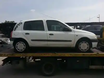 Здавання транспортного засобу renault clio ii fase i (b/cbo) 1.2 року 2001 потужний 