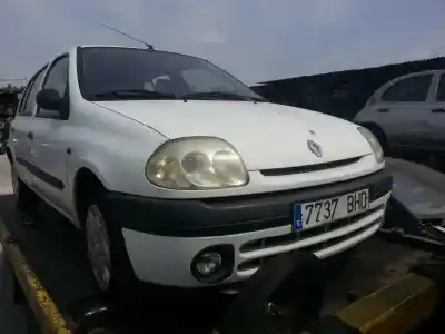 Здавання транспортного засобу renault clio ii fase i (b/cbo) 1.2 року 2001 потужний 