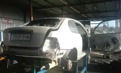 Veicolo di demolizione hyundai accent (lc) gl 4p dell'anno 2000 alimentato 