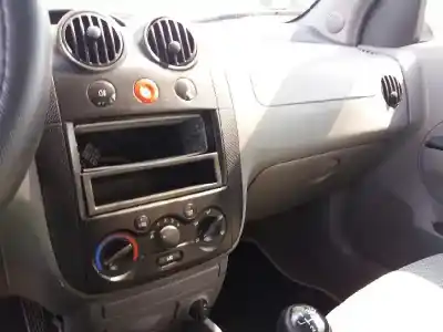 Veículo de Sucata chevrolet kalos 1.4 sr do ano 2005 alimentado f14d3