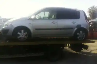 Veículo de Sucata RENAULT SCENIC II Emotion do ano 2006 alimentado K9K732