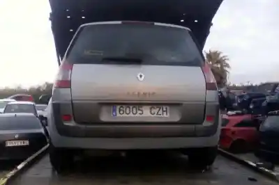 Veículo de Sucata renault scenic ii confort dynamique do ano 2004 alimentado k9k728