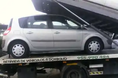 Veículo de Sucata RENAULT SCENIC II Confort Dynamique do ano 2004 alimentado K9K728