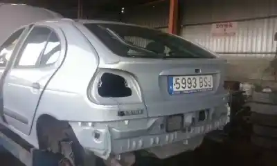 Verschrottungsfahrzeug RENAULT MEGANE I FASE 2 BERLINA (BA0) (1999->) 1.9 dTi RTE [1.9 Ltr. - 72 kW dTi Diesel CAT] des Jahres 2000 angetrieben F9Q