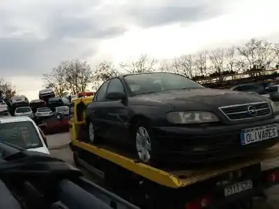 Veículo de Sucata opel omega b elegance berlina do ano 2001 alimentado x25dt