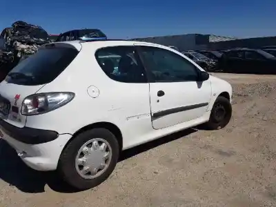 Veículo de Sucata peugeot 206 berlina play station 2 do ano 2001 alimentado rhy
