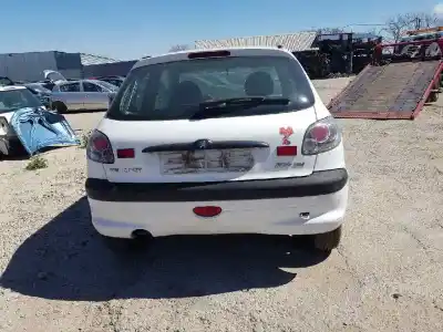 Veículo de Sucata peugeot 206 berlina play station 2 do ano 2001 alimentado rhy