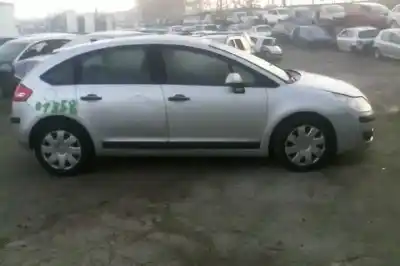 Véhicule à la ferraille citroen c4 berlina collection de l'année 2005 alimenté kfu