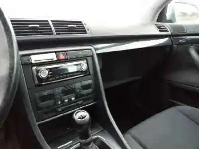 Veículo de Sucata audi a4 berlina (8e) 2.0 20v cat (alt) do ano 2001 alimentado alt