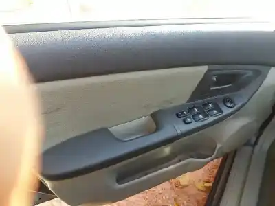 Veicolo di demolizione kia cerato 1.6 lx berlina dell'anno 2003 alimentato g4ed