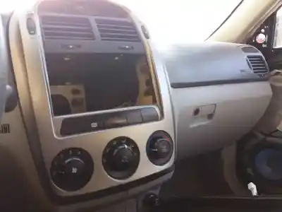 Veicolo di demolizione kia cerato 1.6 lx berlina dell'anno 2003 alimentato g4ed