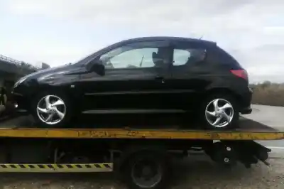 Veículo de Sucata peugeot 206 berlina play station 2 do ano 2003 alimentado rhy