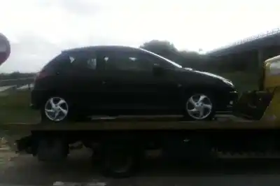 Veículo de Sucata peugeot 206 berlina play station 2 do ano 2003 alimentado rhy