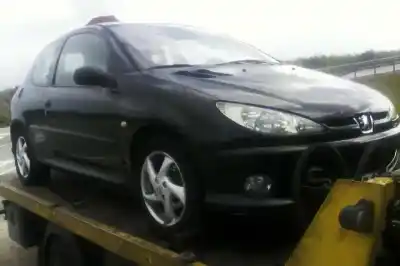 Veículo de Sucata peugeot 206 berlina play station 2 do ano 2003 alimentado rhy