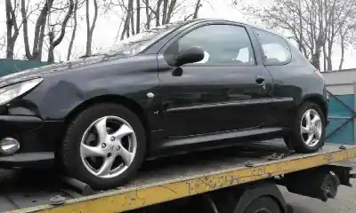 Veículo de Sucata peugeot 206 berlina play station 2 do ano 2003 alimentado rhy