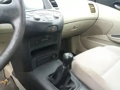 Véhicule à la ferraille nissan primera berlina (p12) 1.6 cat de l'année 2002 alimenté qg16