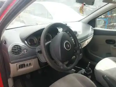 Veículo de Sucata renault clio iii imusic confort dynamique 68 cv / 50 kw do ano 2006 alimentado k9k t7