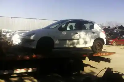 Veículo de Sucata peugeot 206 berlina play station 2 do ano 2015 alimentado rhy