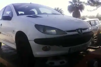 Veículo de Sucata peugeot 206 berlina play station 2 do ano 2015 alimentado rhy