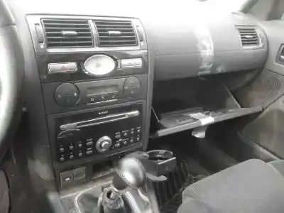 Veículo de Sucata ford mondeo berlina do ano 2003 alimentado 