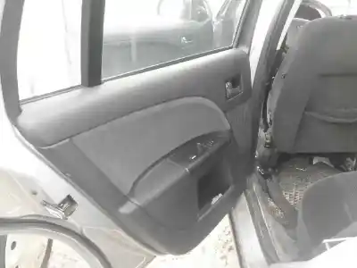 Veículo de Sucata ford mondeo berlina do ano 2003 alimentado 