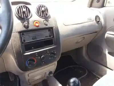 Veículo de Sucata daewoo kalos 1.4 se do ano 2002 alimentado 