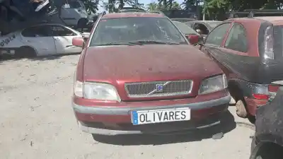 Veículo de Sucata volvo v40 familiar do ano 1999 alimentado d4192t2