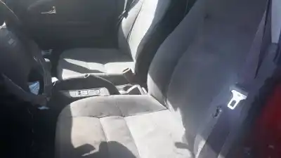 Veículo de Sucata volvo v40 familiar do ano 1999 alimentado d4192t2