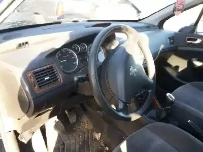Véhicule à la ferraille peugeot                                            307 (s1)                                                                                                                                                                                                                                                   xt                                                                                                                                                                                                                                                         de l'année 2003 alimenté rhs