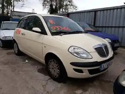 Veicolo di demolizione lancia ypsilon (101) 1.4 16v platino dell'anno 2004 alimentato 843a1000
