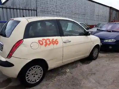 Veicolo di demolizione lancia ypsilon (101) 1.4 16v platino dell'anno 2004 alimentato 843a1000