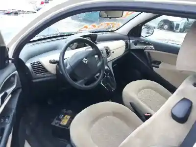 Veicolo di demolizione lancia ypsilon (101) 1.4 16v platino dell'anno 2004 alimentato 843a1000