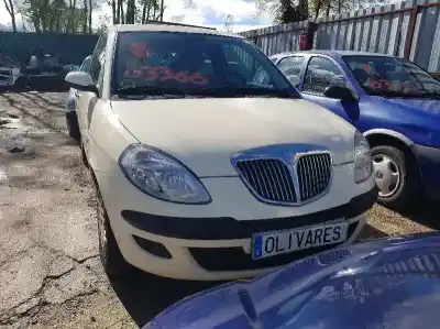 Veicolo di demolizione lancia ypsilon (101) 1.4 16v platino dell'anno 2004 alimentato 843a1000