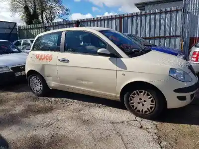 Veicolo di demolizione lancia ypsilon (101) 1.4 16v platino dell'anno 2004 alimentato 843a1000