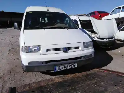 Veículo de Sucata peugeot expert kombi 2.0 hdi (dw10bted) do ano 2001 alimentado rhz